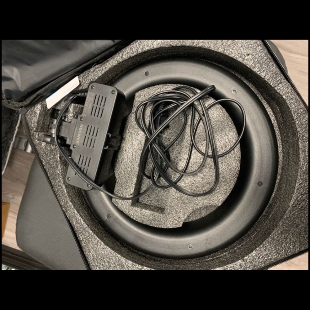 Neewer Ring alight